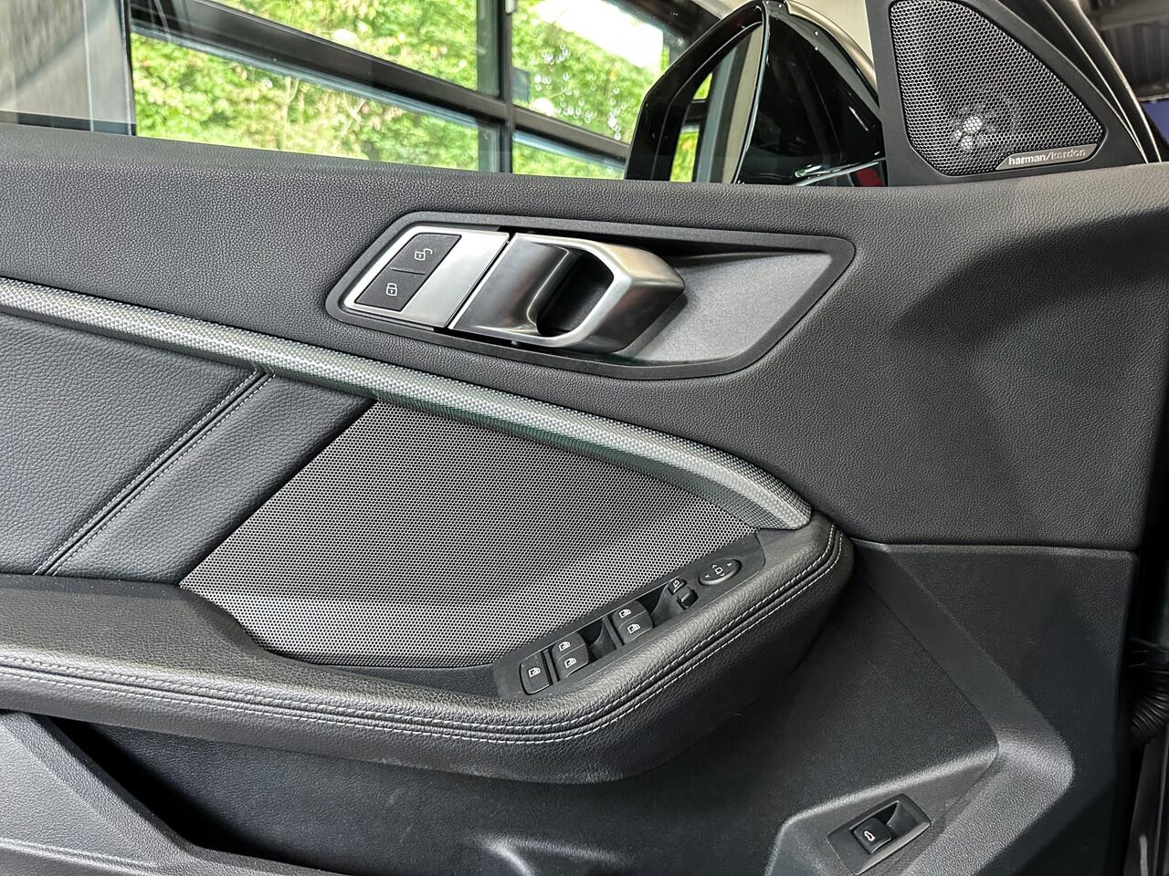 BMW 1-SERIE M135i xDrive High Ex H/K|Schuifdak|Camera|Leder