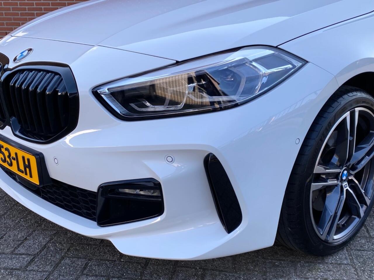 BMW 1-SERIE 118I EXECUTIVE EDITION M-SPORTPAKKET NAVI CRUISE CARPLAY CAMERA HALF LEDER