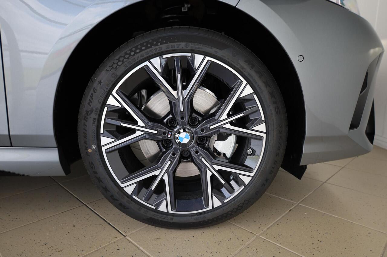 BMW 1-SERIE 120 M Sport Design Edition | Premium Pack | Stoelverwarming