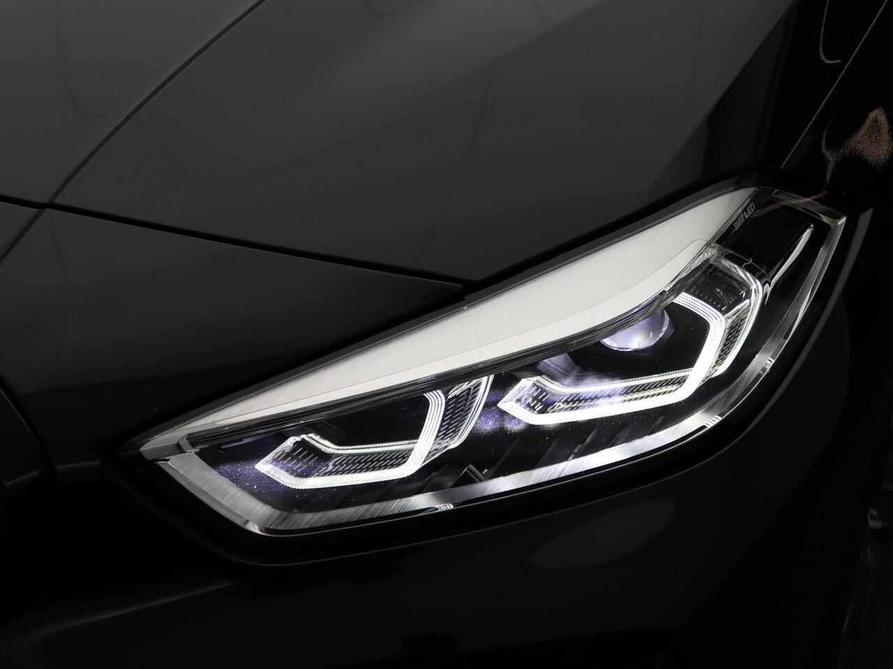 BMW 1-SERIE 5-deurs 118i Executive | M Sportpakket | Stuurwielrand verwarmd | Live Cockpit Professional | HIFI | 18"