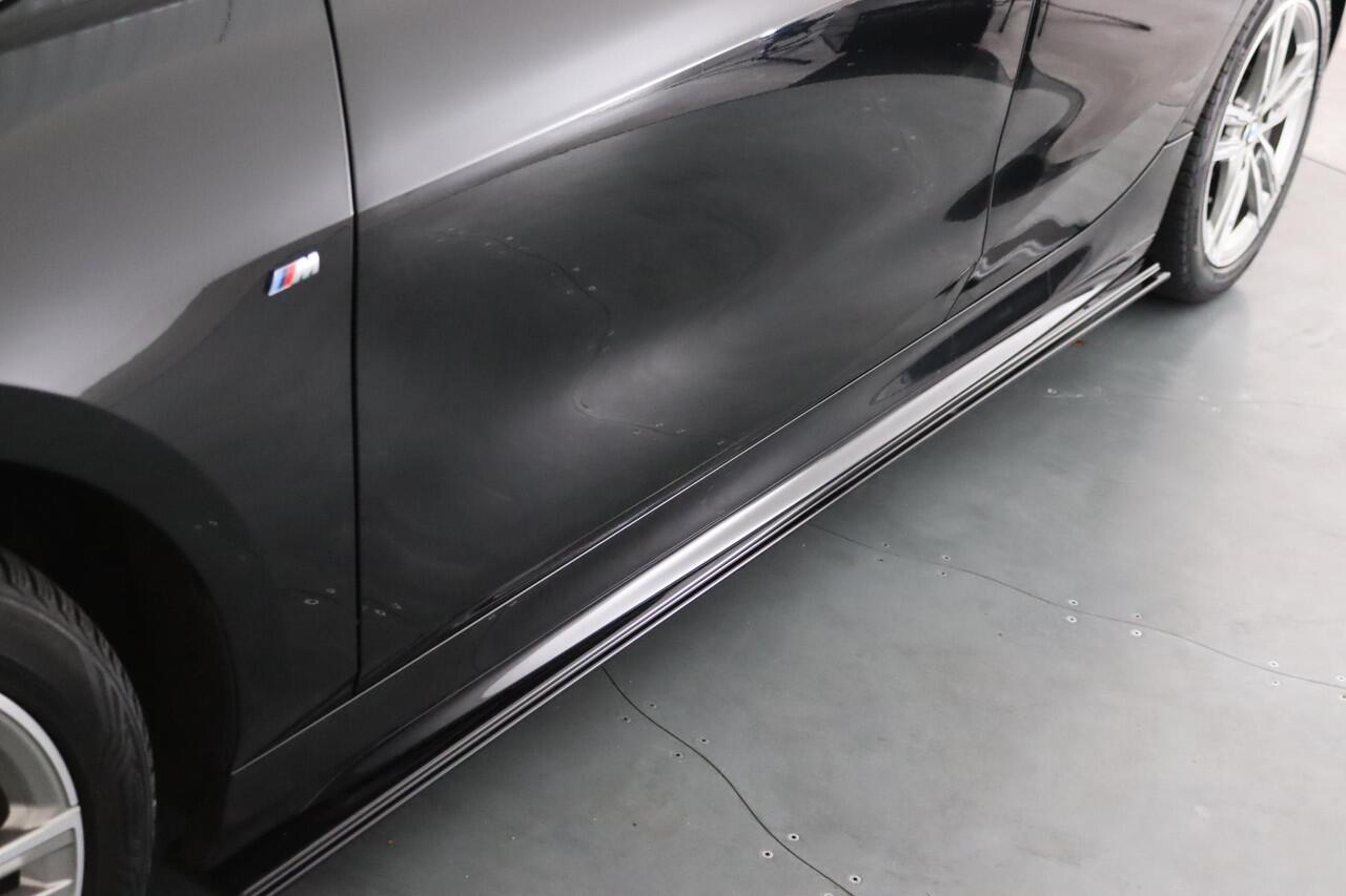 BMW 1-SERIE 118i High Executive, M-sport, LED, Navigatie, Cruise Control, Stoelverwarming, Apple CarPlay/Android Auto