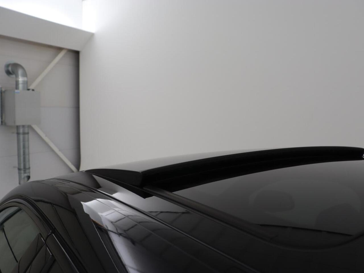 BMW 1-SERIE 118i M Sport | Panoramadak | Stoelverwarming | Camera | Sportstoelen | Harman/Kardon | Stuurverwarming | Carplay | Navigatie | Live Cockpit | Full LED | Getint glas