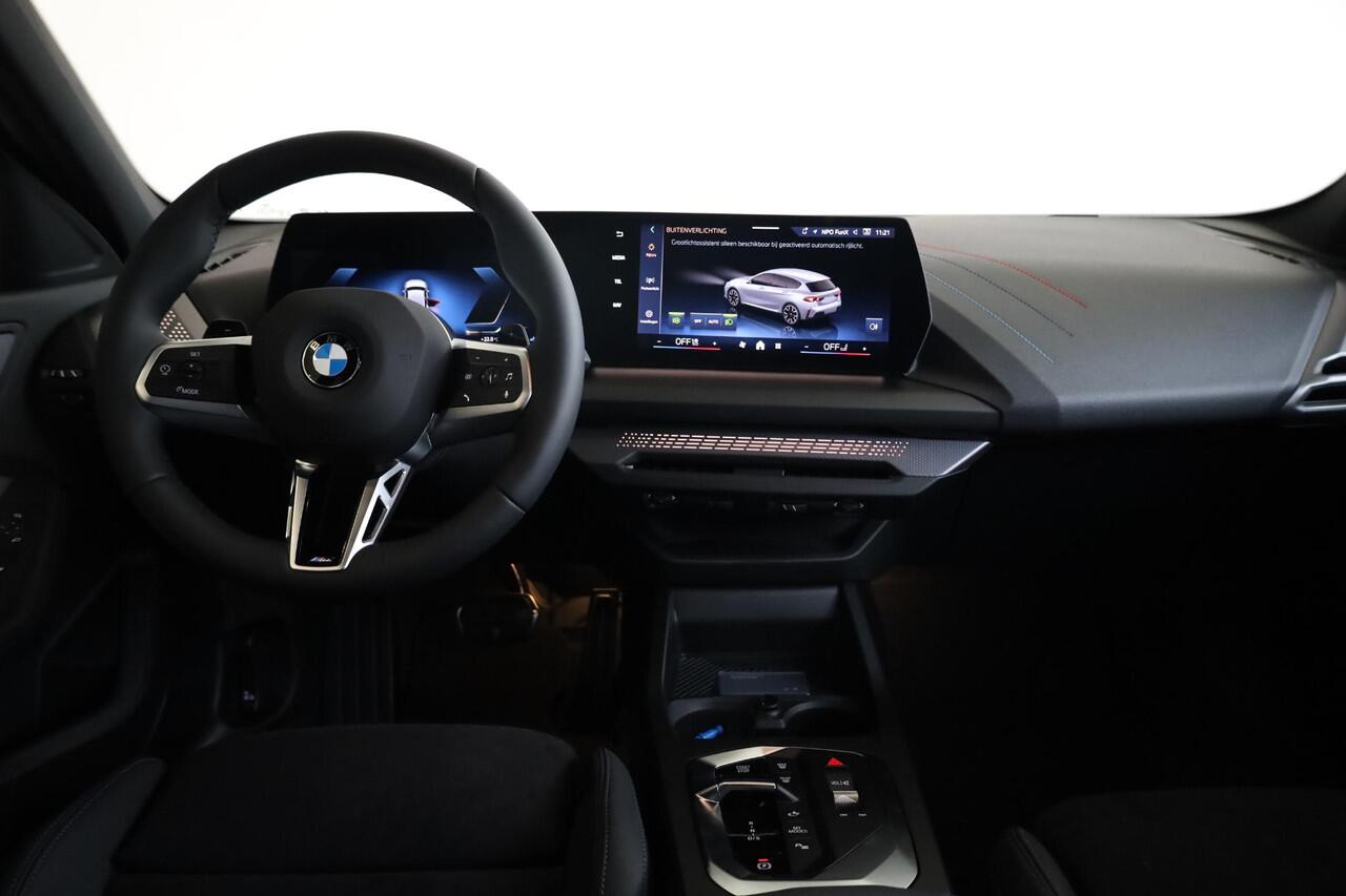 BMW 1-SERIE 120 | M Sportpakket | Stoel & Stuurwielverwarming | Dodehoekdetectie | Comfort Access | Achteruitrijcamera | Adaptieve LED