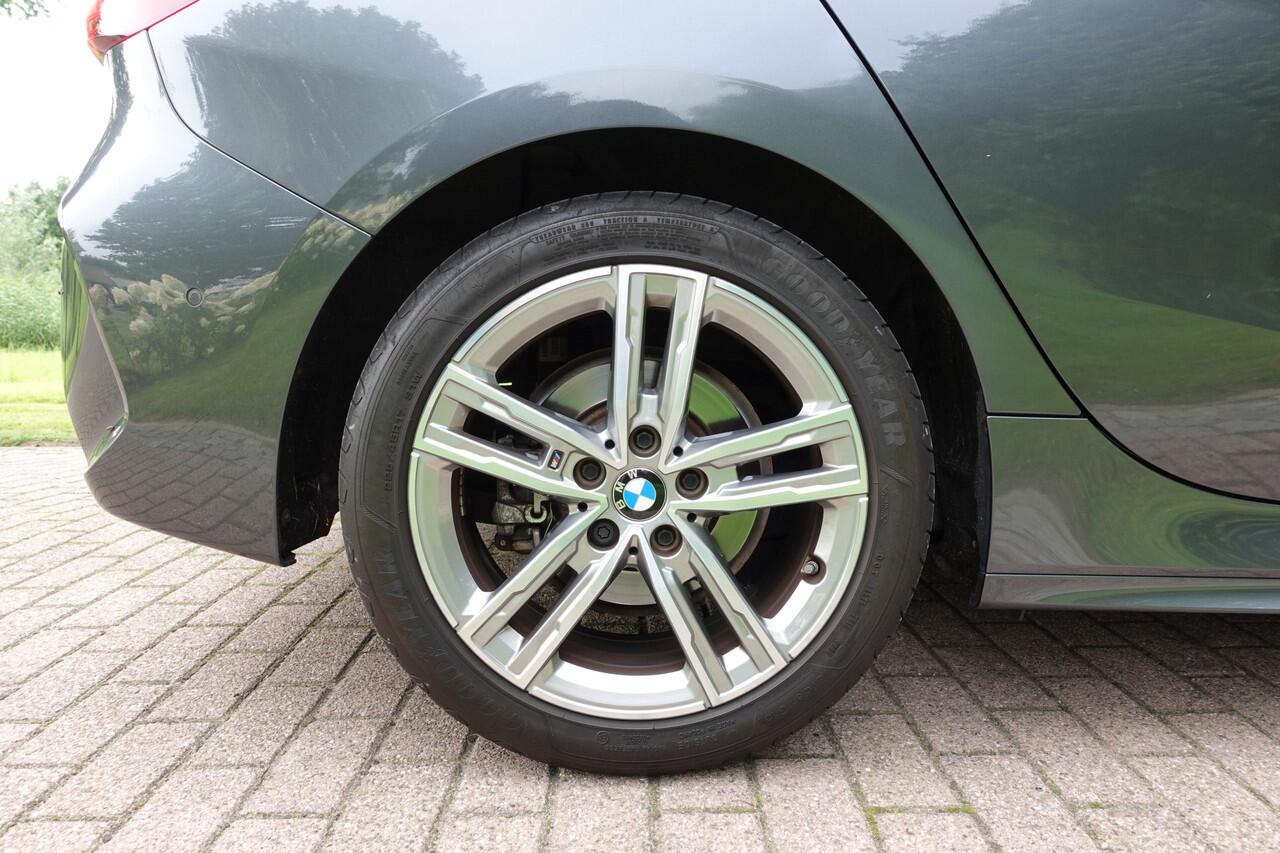 BMW 1-SERIE 118i High Executive M-Sport | Panodak | Stoelverw. | LED | DAB | Camera | BTW |