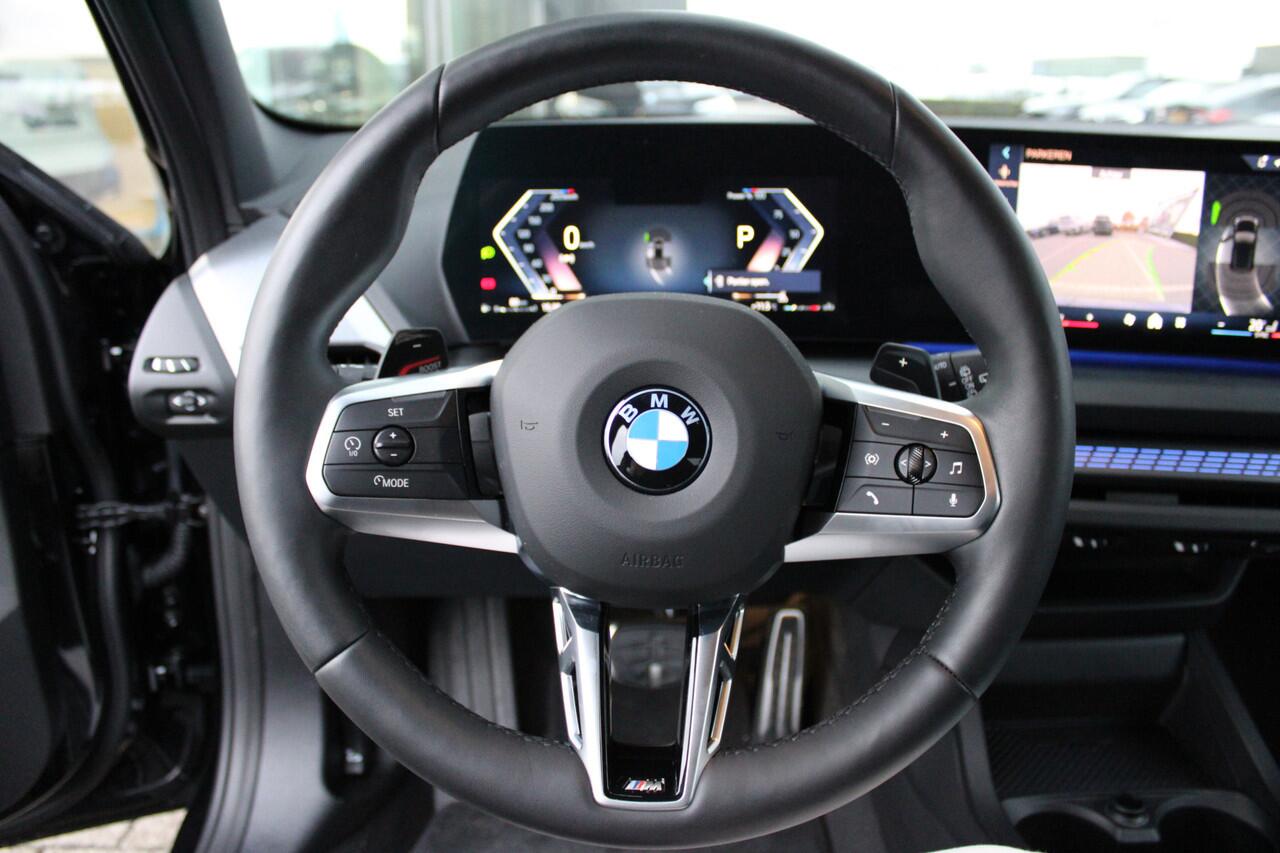 BMW 1-SERIE 120 M Sport Automaat / Sportstoelen / Achteruitrijcamera / Adaptieve LED / M Adaptief onderstel / Comfort Access / Stoelverwarming / Parking Assistant