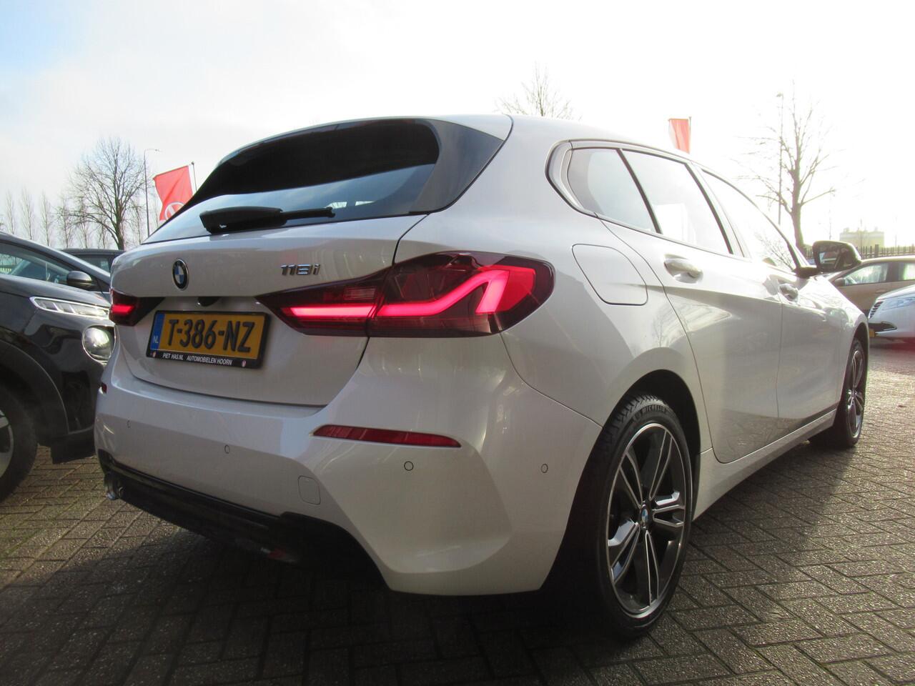 BMW 1-SERIE 118i Executive| Automaat | Climate-Airco | Apple Carplay | Parkeercamera | Incl. BOVAG Garantie | 1ste Eigenaar | DAB+ Radio |