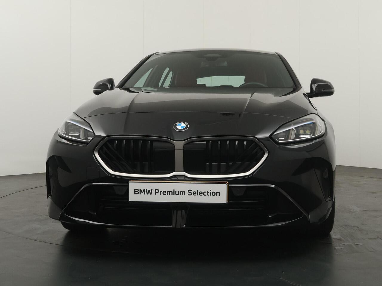 BMW 1-SERIE 120 M Sportpakket | Stoelverwarming | Comfort access | 19"