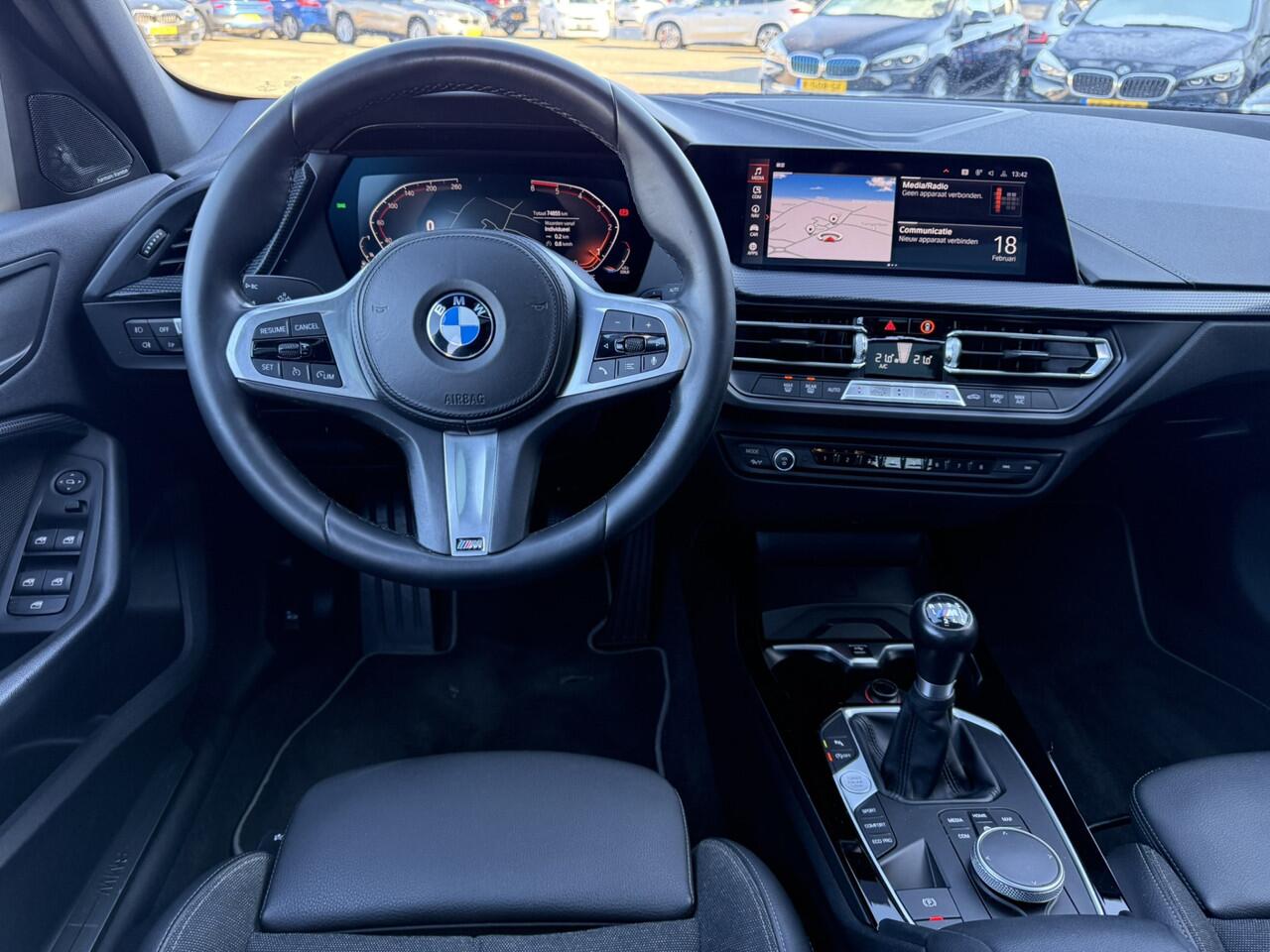 BMW 1-SERIE 118d Executive Edition Sportline LED Panoramadak Carplay Harman-Kardon