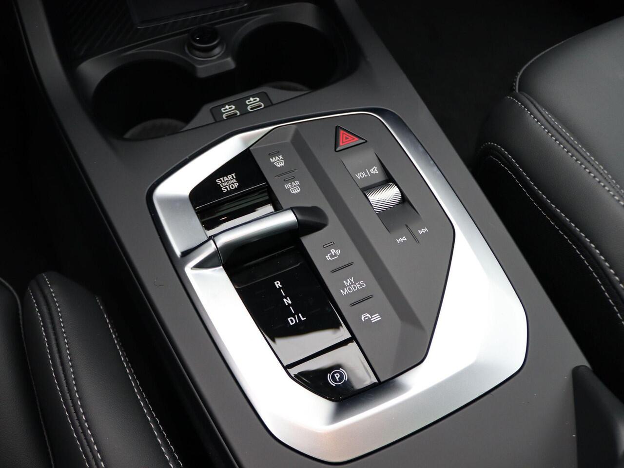 BMW 1-SERIE 120 M Sportpakket | Premium Pack | Stuurwielrand Verwarmd | Comfort Access | Panoramadak | Driving Assistant | Parking Assistant | Harman Kardon | 18'' |Ekris Selection