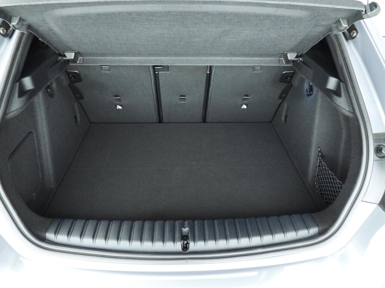 BMW 1-SERIE 5-deurs M135i xDrive | M-Sportpakket | LED | Leder | HUD | Schuifdak | Elektr. zetels | DAB | Harman-kardon sound | Alu 18 inch