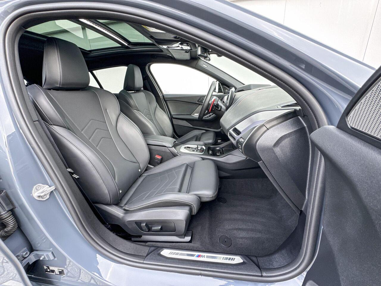 BMW 1-SERIE M135 xDrive | Harman-Kardon | Innovation Pack | Panoramadak