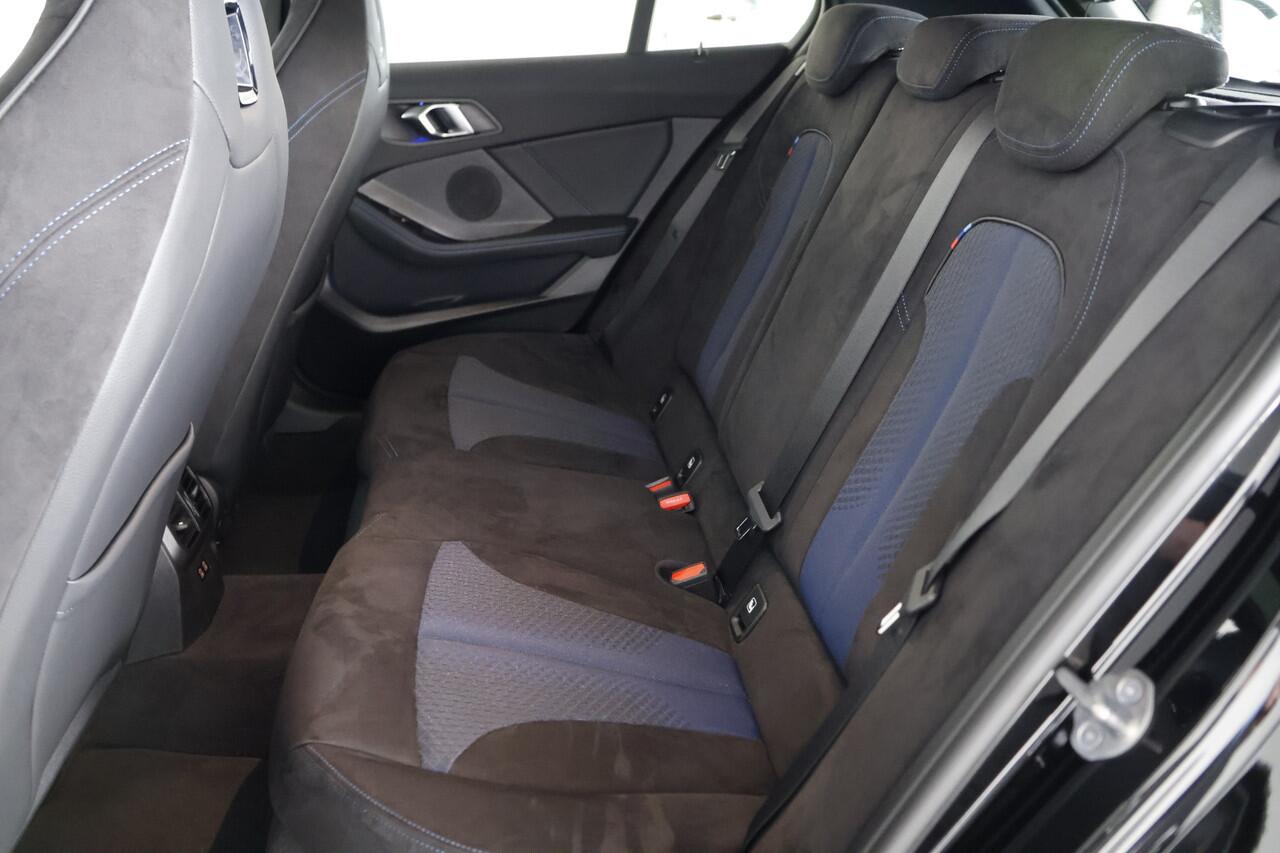 BMW 1-SERIE 120i M-Sport / Opendak / Kuipstoel / LED / Cam / CarPlay