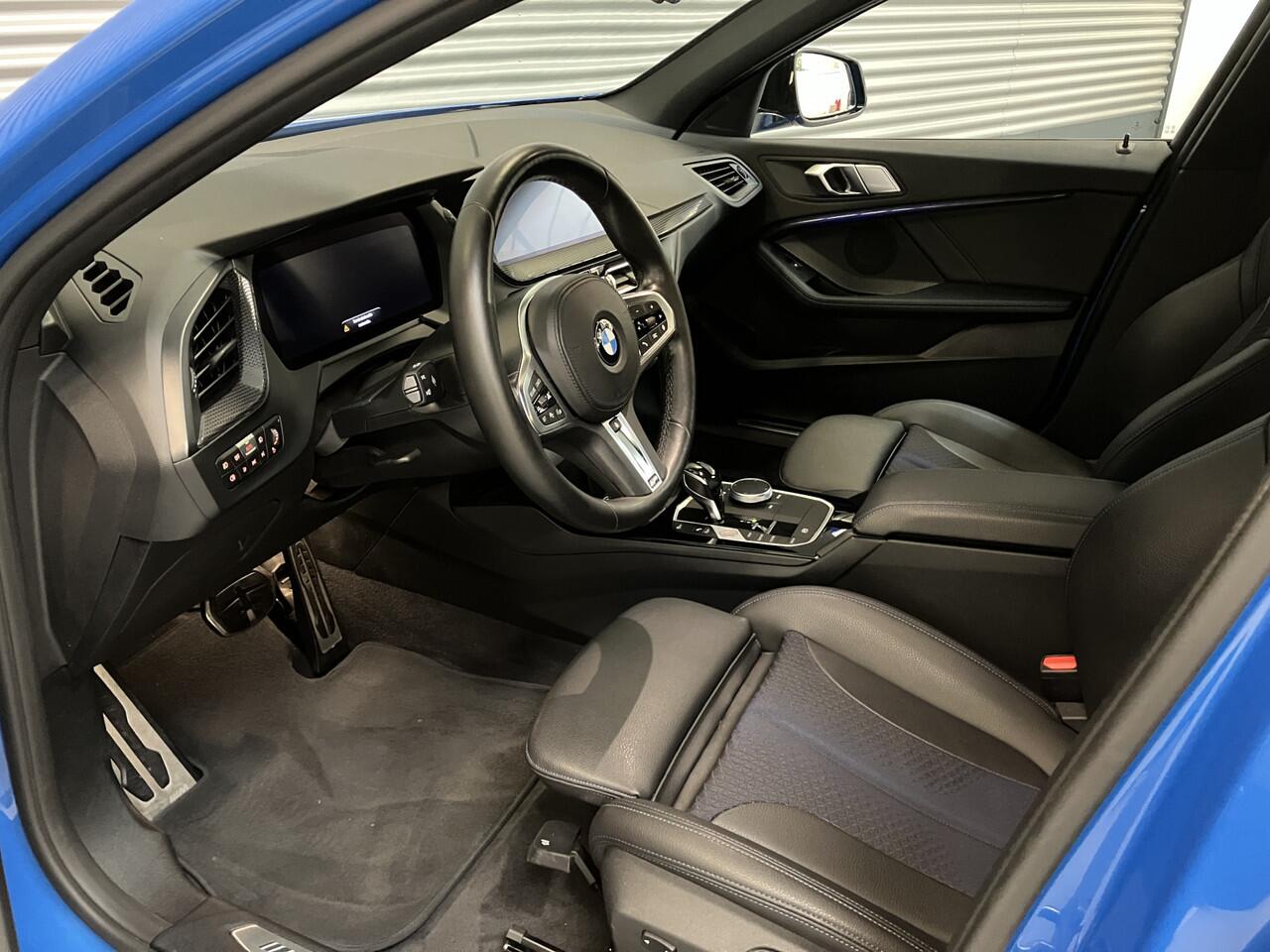 BMW 1-SERIE 118i HIGH EXE M SPORT/ADAPTIVE CR/PDC/STOEL STUUR VERW/1E EIG/ENZ