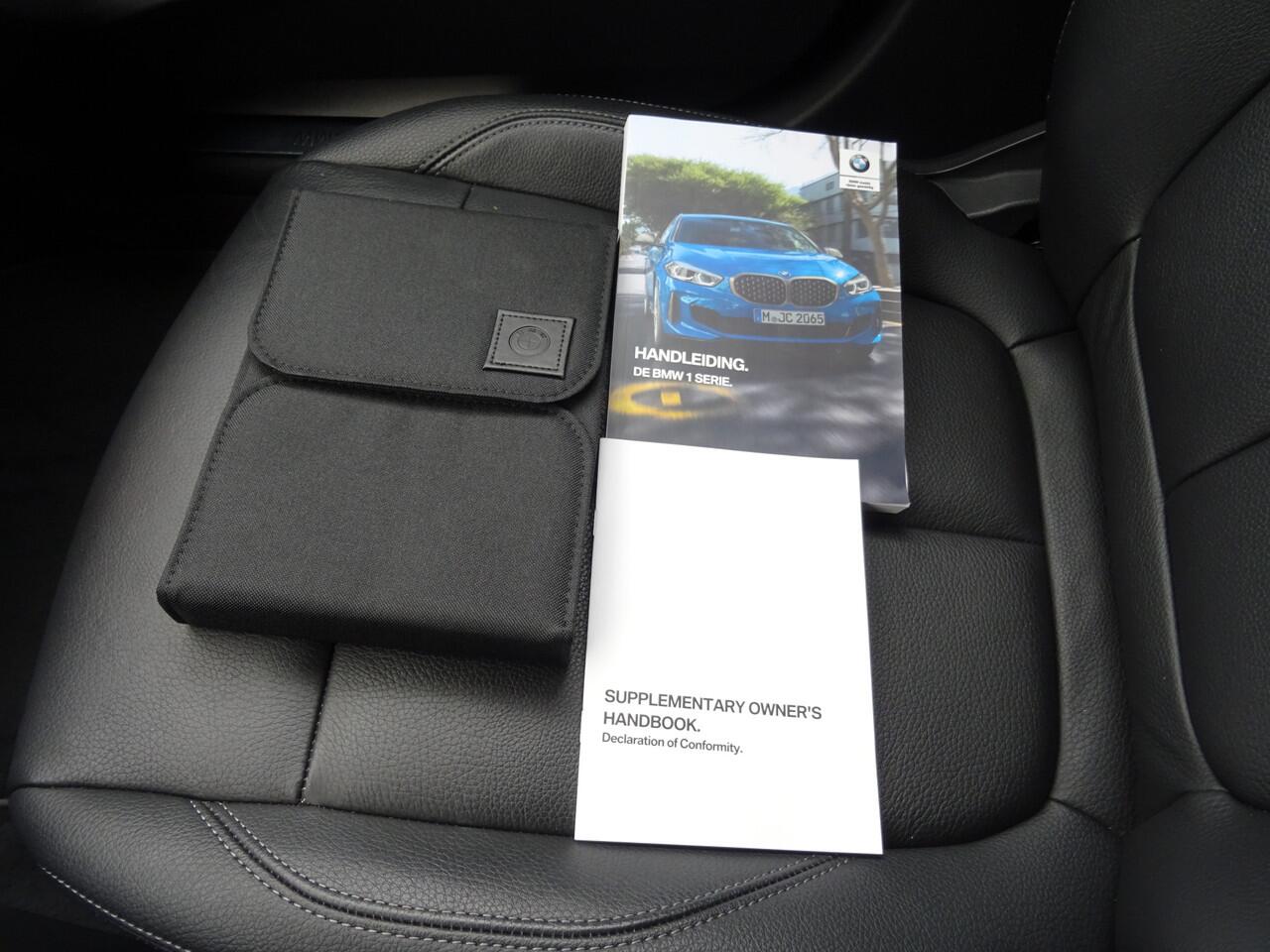 BMW 1-SERIE 118i High Executive Edition * CARPLAY * DEALER ONDERH. !!