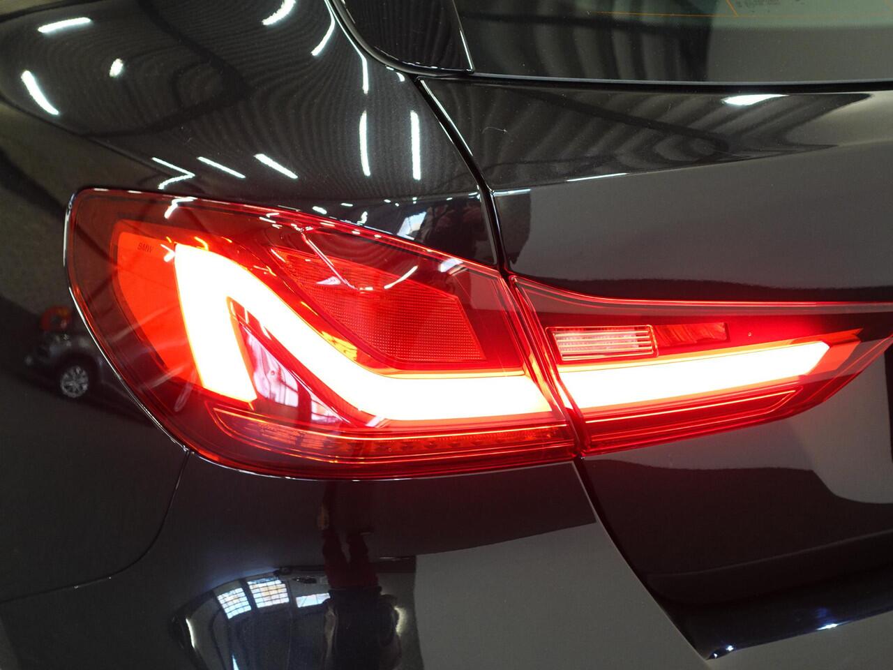 BMW 1-SERIE 118i M-Sport Automaat | DEMO ! | Digitale Cockpit | Climate control | Stoel verwarming | LED | Sfeer verlichting | Lichtmetalen velgen | Navigatie | Apple carplay/ Android auto | Parkeersensoren