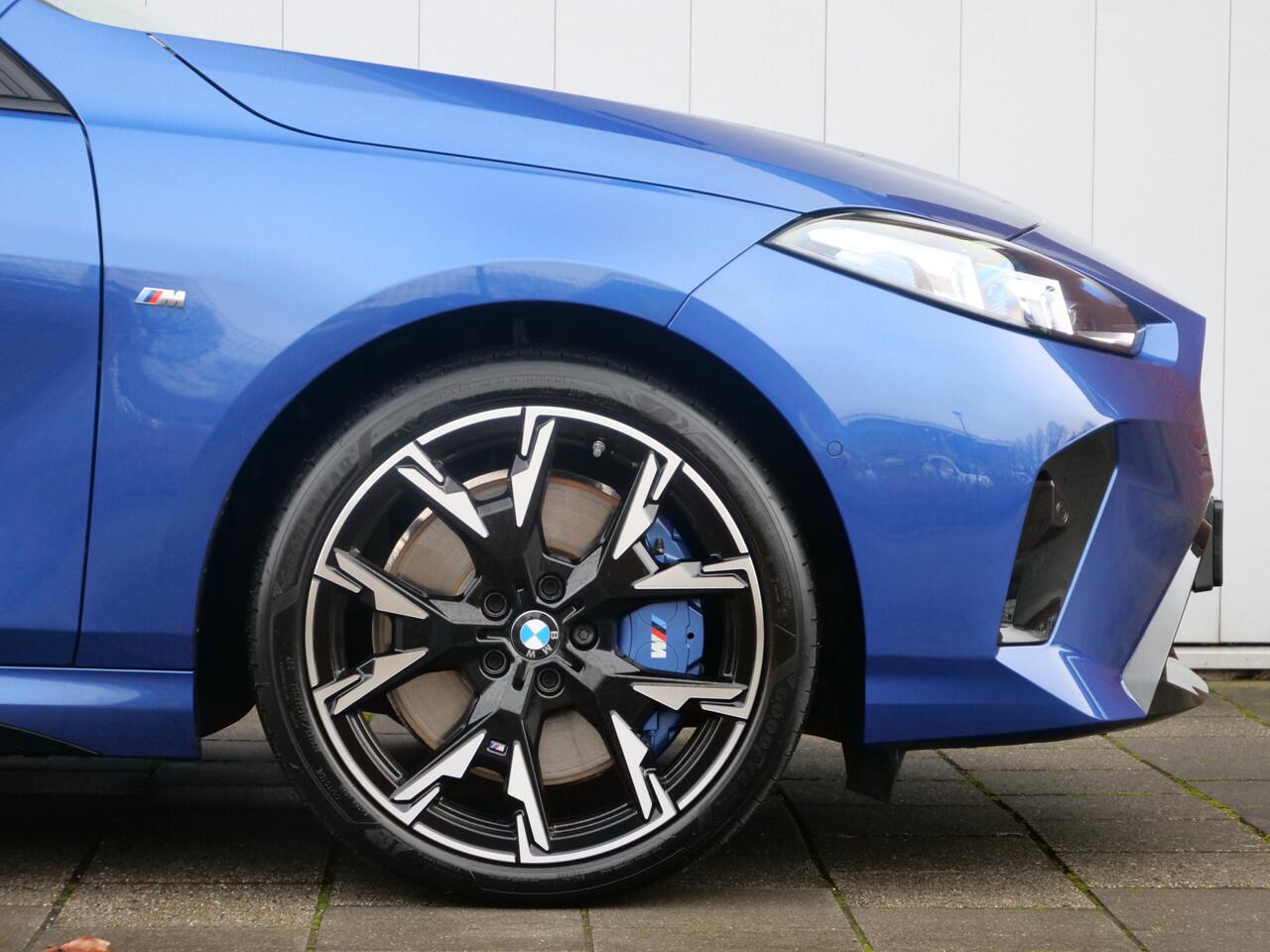 BMW 1-SERIE 120 156 Pk Automaat M-Sportpakket Navi / DAB / Schuifdak / Apple carplay