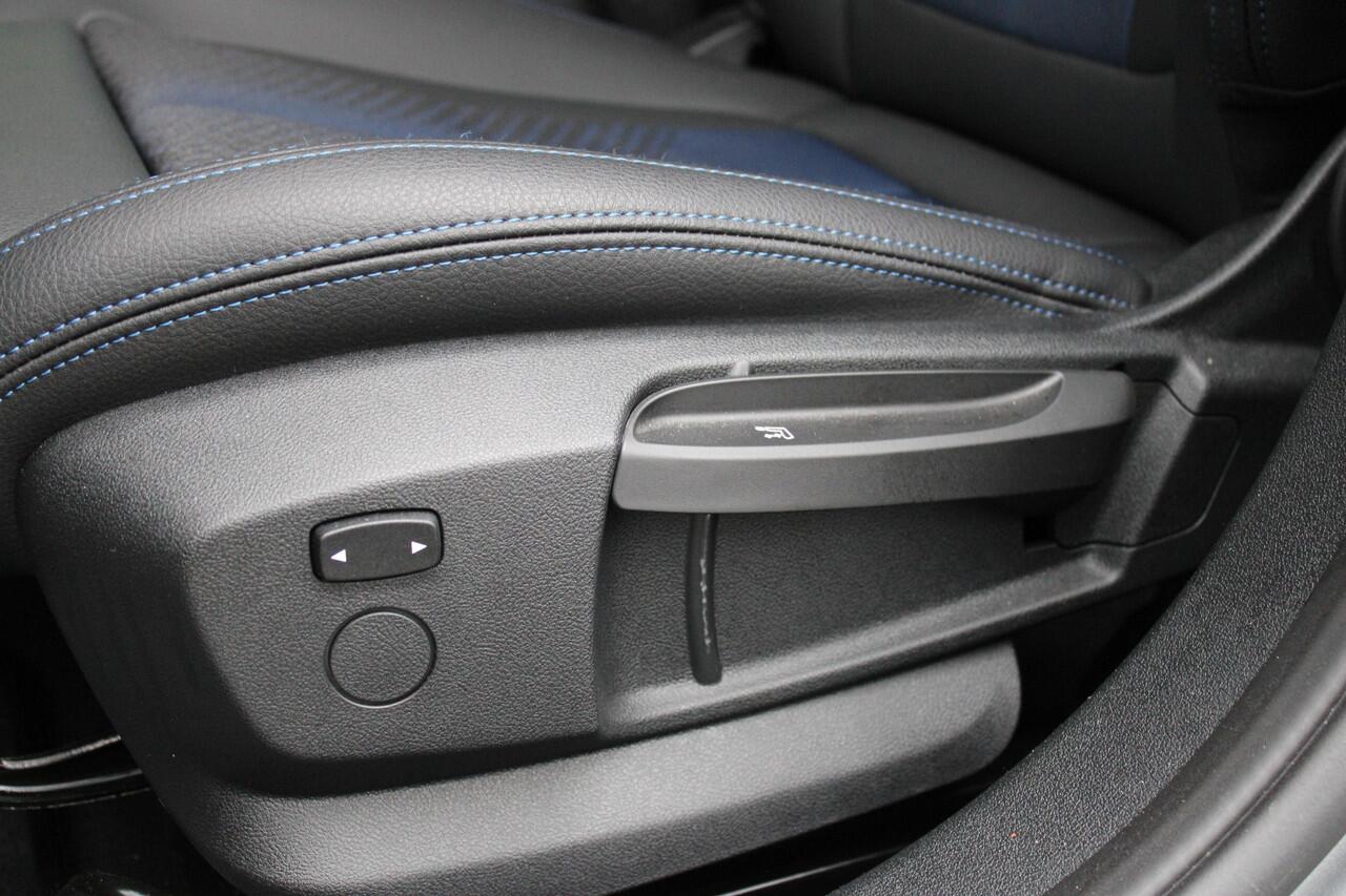 BMW 1-SERIE 118i M Sport Automaat / Panoramadak / Sportstoelen / Achteruitrijcamera / LED / Live Cockpit Professional / M Sportonderstel