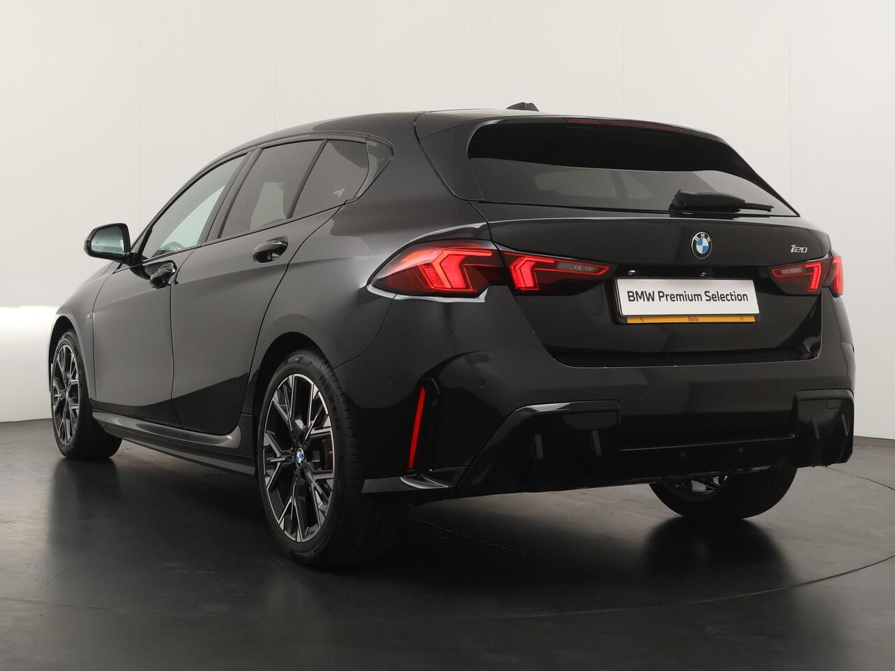 BMW 1-SERIE 120 M Sport Design Edition | Premium Pack | Trekhaak |