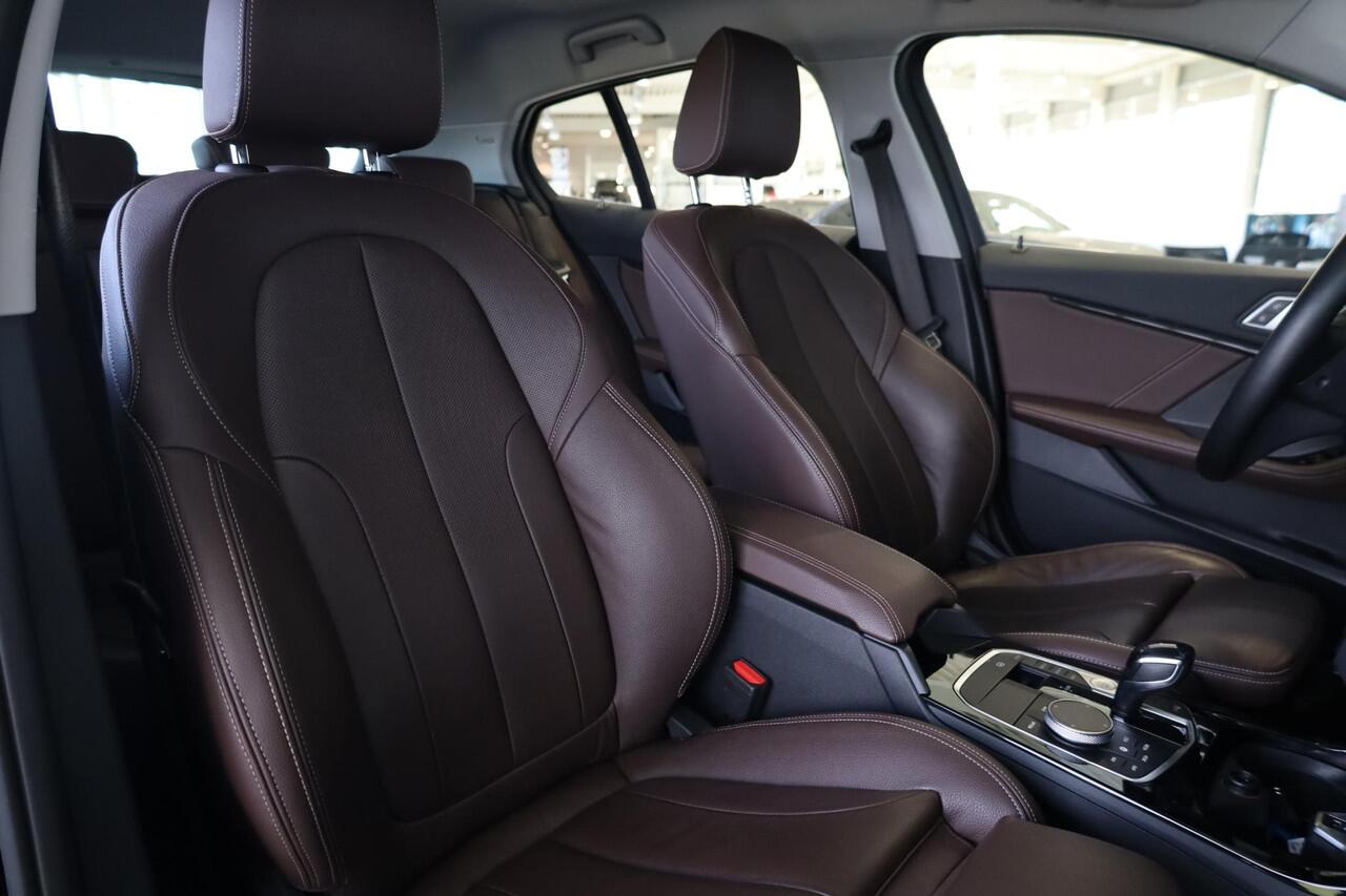 BMW 1-SERIE 118i | Comfort Access | Sportstoelen | Voorstoelen Verwarmd | Stuurverwarming | Driving Assistant | Head-Up Display