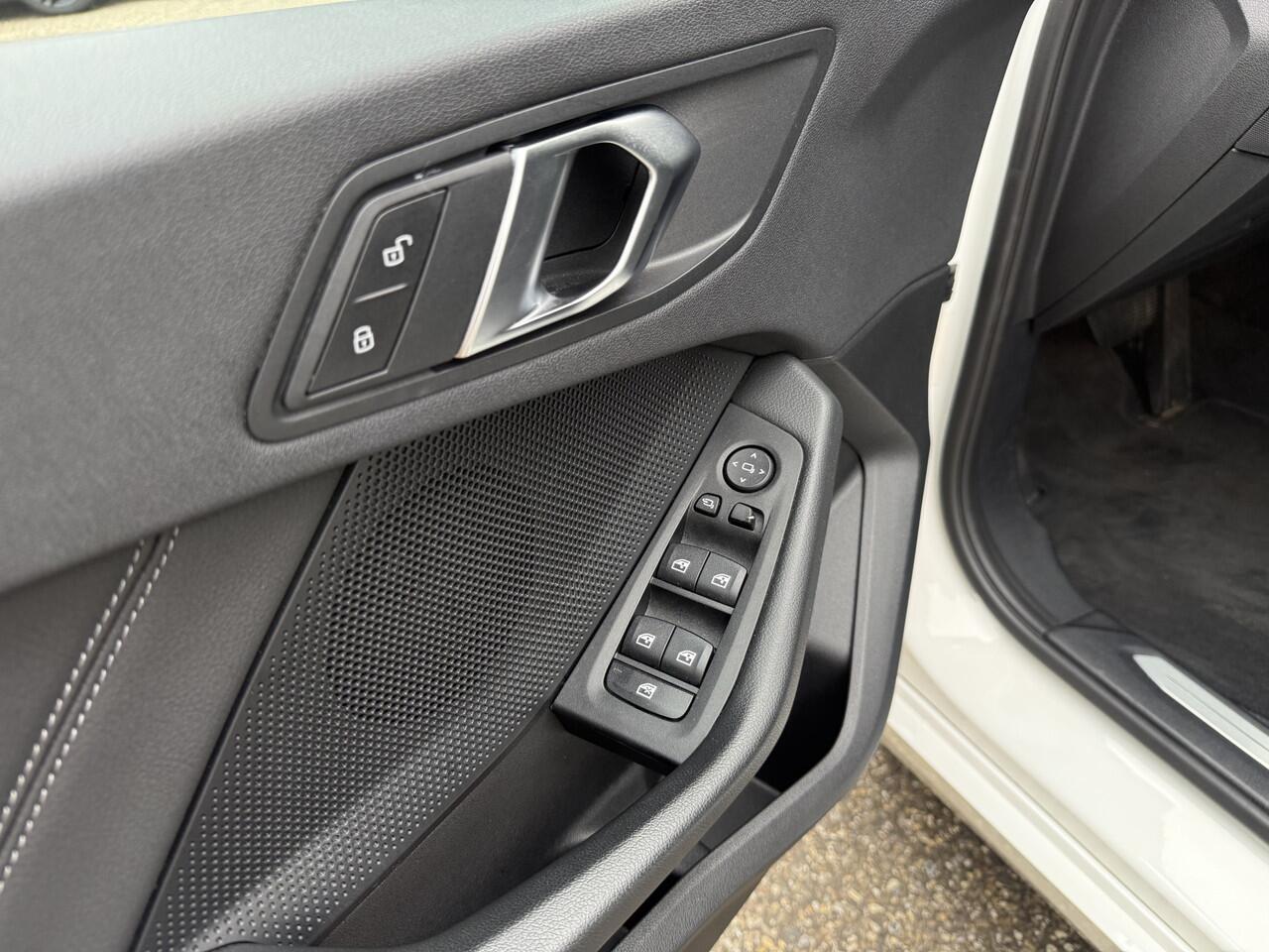 BMW 1-SERIE 118i Business Edition Plus automaat, nieuwstaat, dealer o.h.