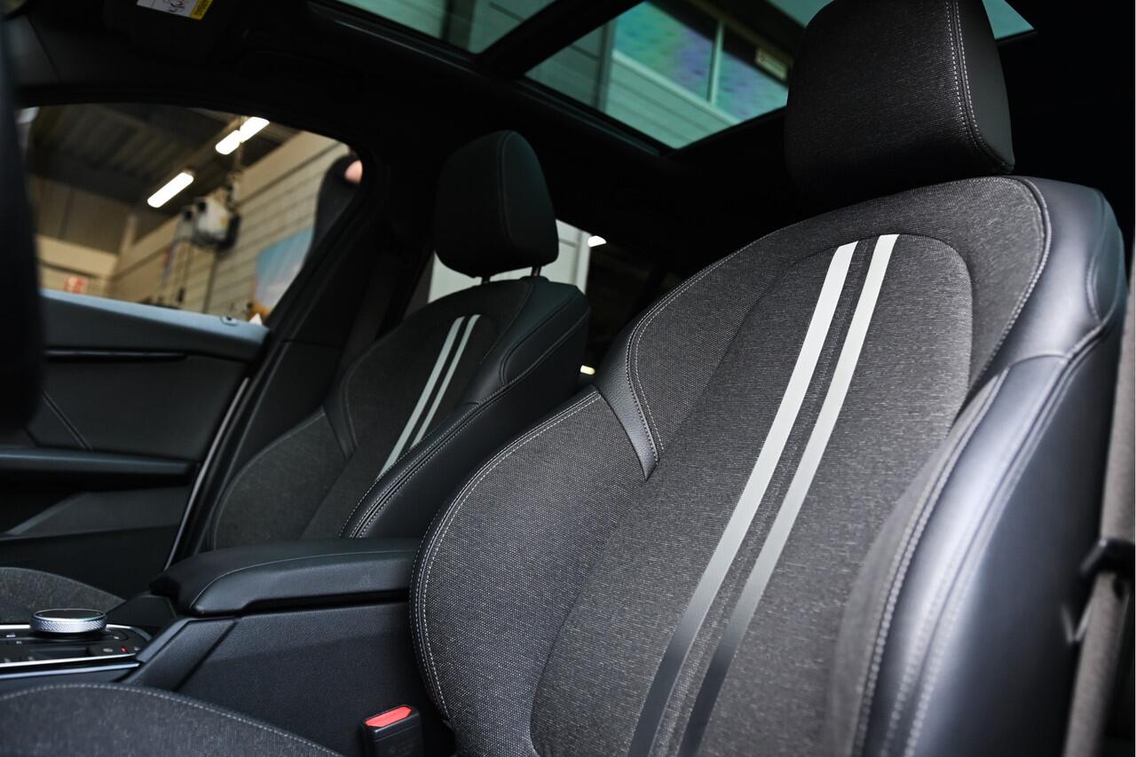 BMW 1-SERIE 118i Executive Sport Line / Panoramadak / Sportstoelen / LED / Hifi / Parking Assistant / Live Cockpit Professional