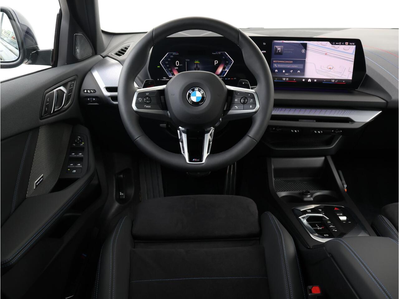 BMW 1-SERIE 120 M Sport Design Edition M Sportpakket Pro/ Stuurwiel verwarmd/ Comfort Access/ panoramadak/ Head-Up/ Harman-Kardon/ M Sportstoelen