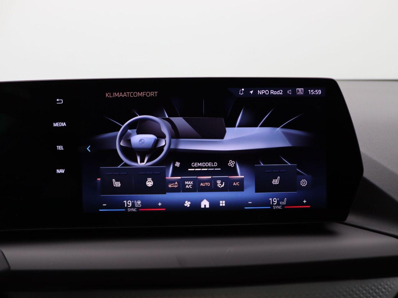 BMW 1-SERIE 120 M Sportpakket | Premium Pack | Stuurwielrand Verwarmd | Comfort Access | Panoramadak | Driving Assistant | Parking Assistant | Harman Kardon | 18'' |Ekris Selection