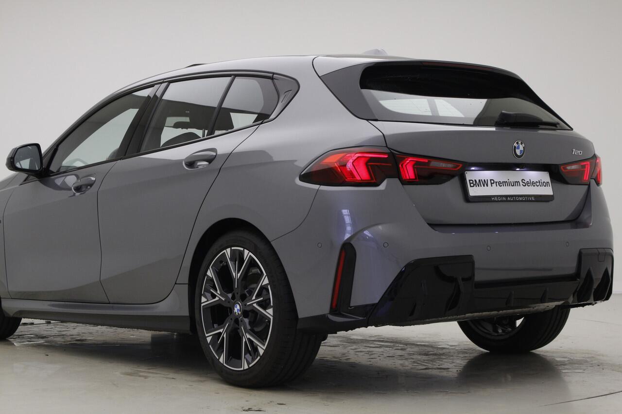 BMW 1-SERIE 120 M-Sport | Panorama | Stoelverwarming | Harman Kardon Premium Pack | BSI 3jr - 40.000 km | Nu voor 37.895,-