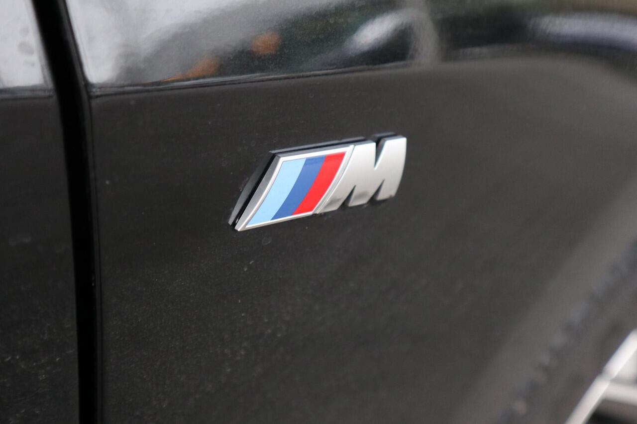 BMW 1-SERIE 5-deurs 120 M Sport Design Edition | Premium Pack | Harman Kardon | Camera | Stoelverwarming | Parkeersensoren | Comfort Access | Parkeersensoren voor en achter