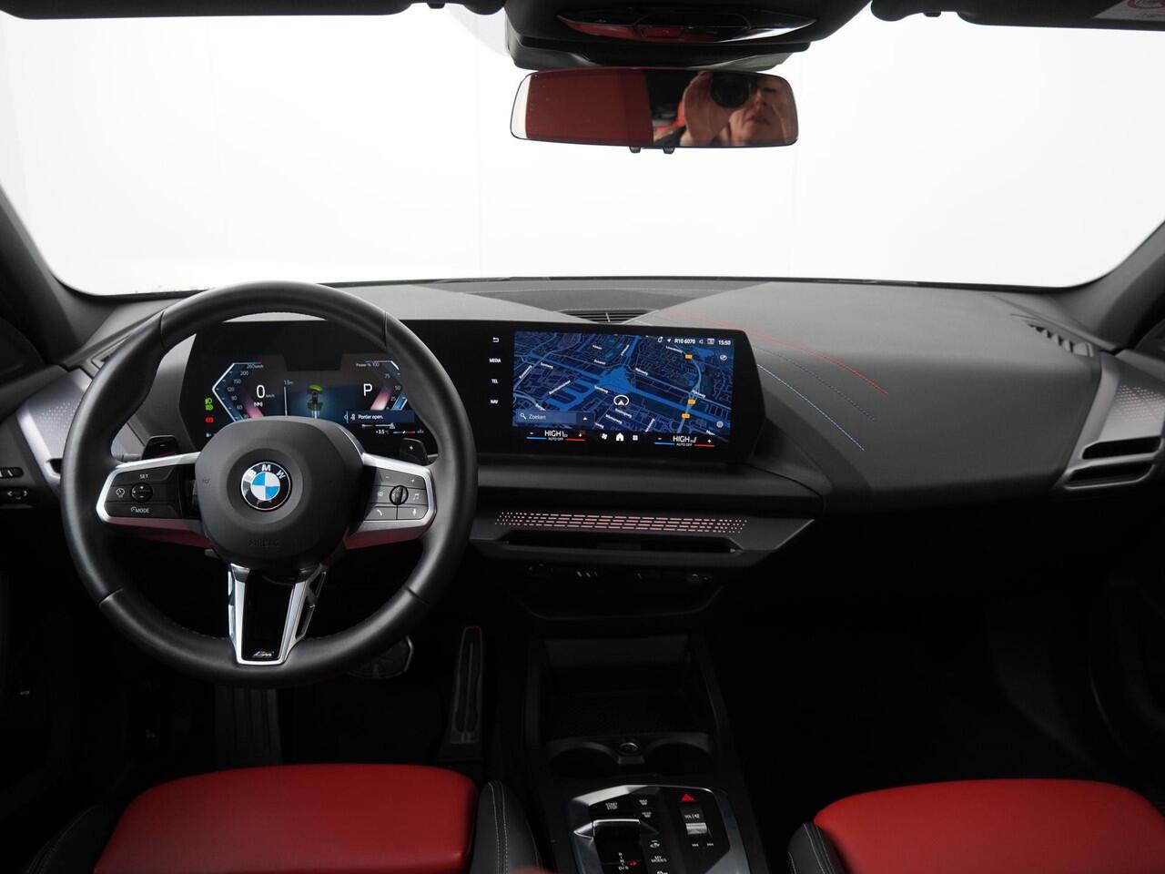 BMW 1-SERIE 120 M Sportpakket | Stoelverwarming | Comfort access | 19"