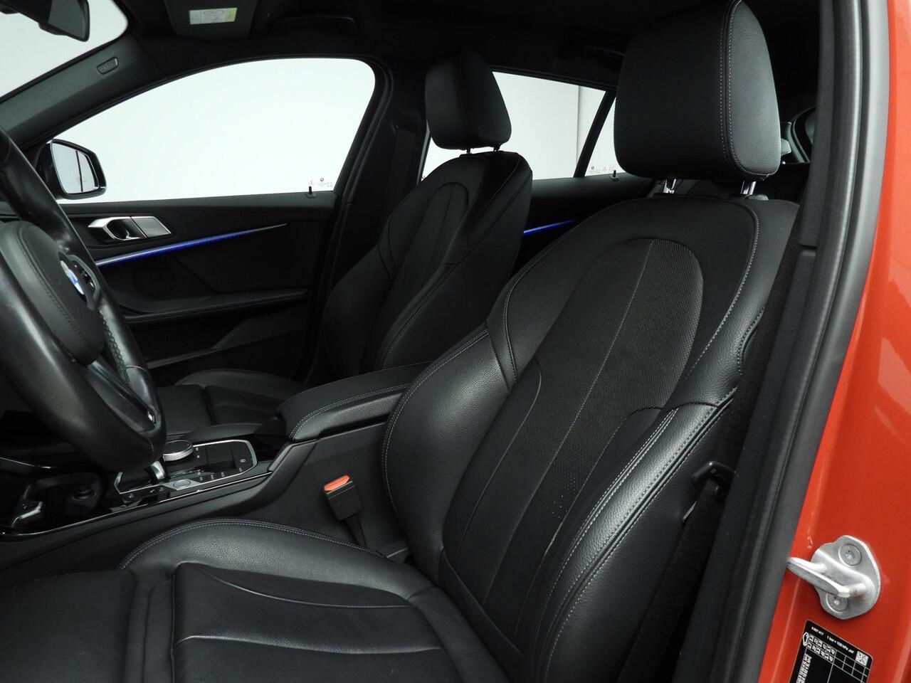 BMW 1-SERIE 5-deurs 118i | M-Sportpakket | LED | Leder | Navigatie | Stoelverwarming | Sportstoelen | Clima | DAB | Alu 18 inch