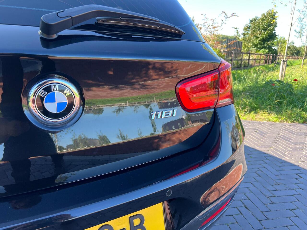 BMW 1-SERIE 118i Corporate Lease Executive M-Pakket | Apple CarPlay | NL-Auto |