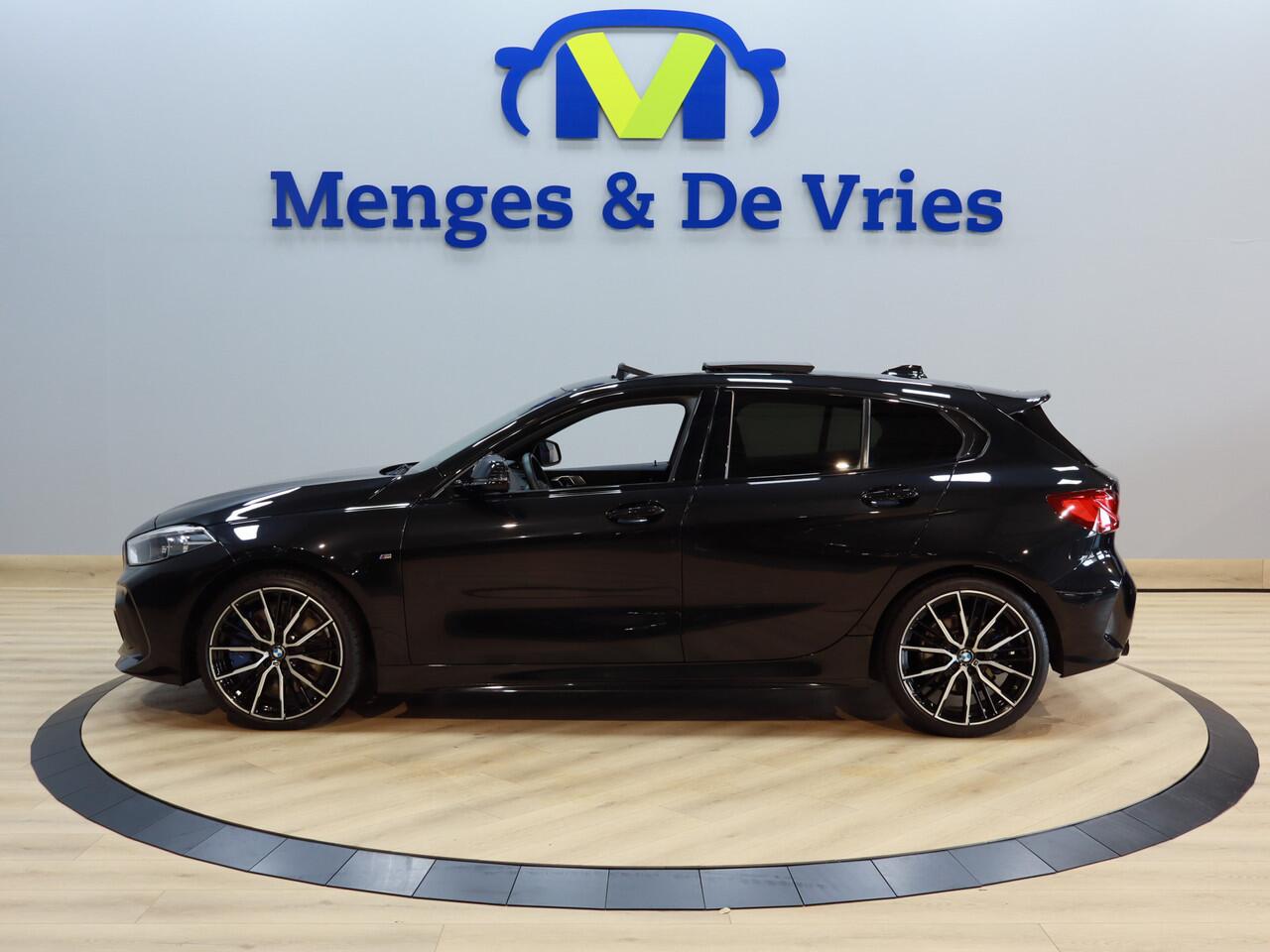 BMW 1-SERIE 118i M Sport Kuipstoelen Airco ECC | Panorama | Harman Kardon | Memory | Head Up | Adaptive Cruise | Sfeer | Camera | Isofix | NAP