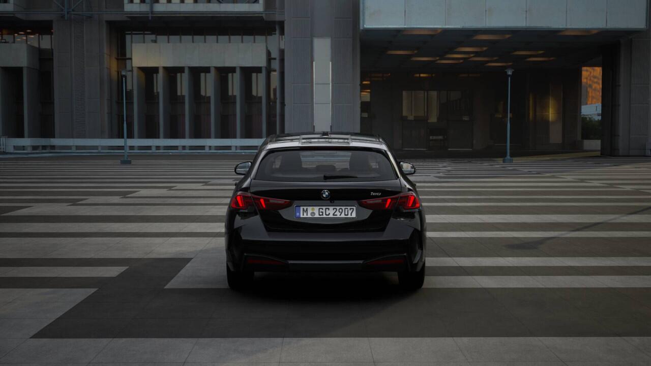 BMW 1-SERIE 120 / Achteruitrijcamera / Sportstoelen / Parking Assistant / Driving Assistant