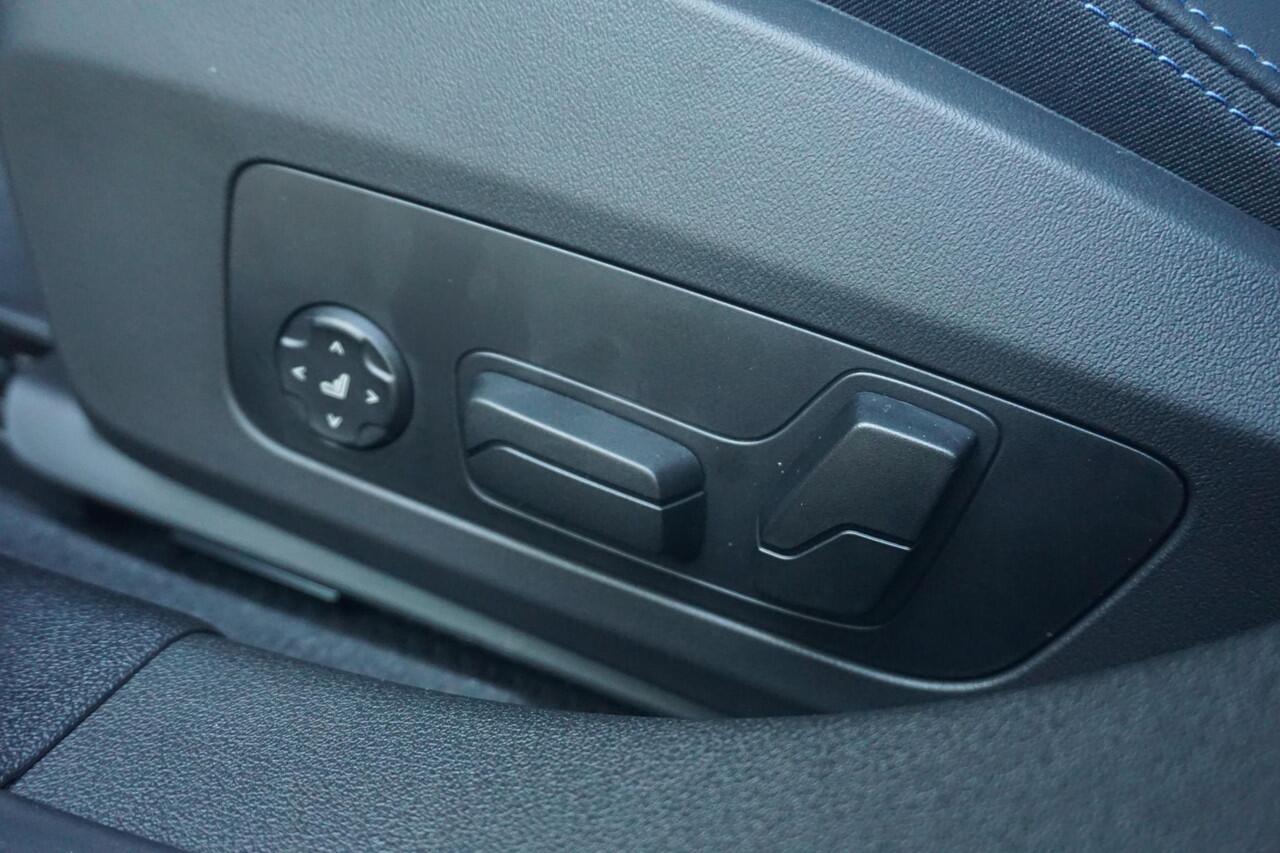 BMW 1-SERIE 120 M Sportpakket Pro 19'' / Harman Kardon / Elektrisch verstelbare stoelen / Panoramadak