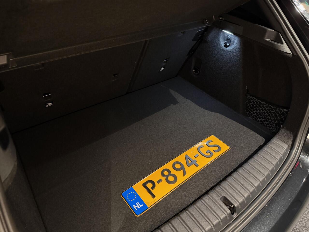 BMW 1-SERIE 120i Business Ed | M-sport | Leder | CarPlay