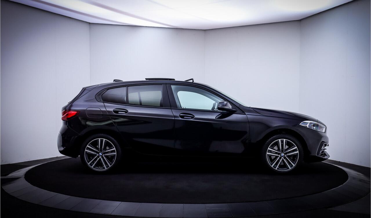 BMW 1-SERIE 118i Executive Edition PANO | FULL LED | LEDER | CARPLAY | NAVI | DAB+ | PDC V+A | LMV 17''