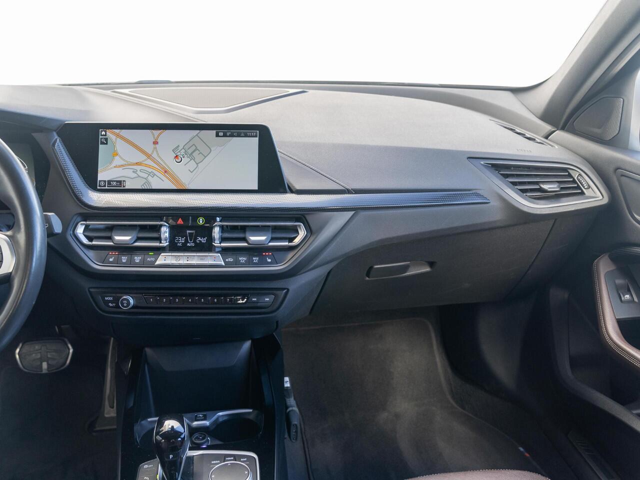 BMW 1-SERIE 120i | High Executive | M Sport | Stoelverwarming | Cruise Control | 17''