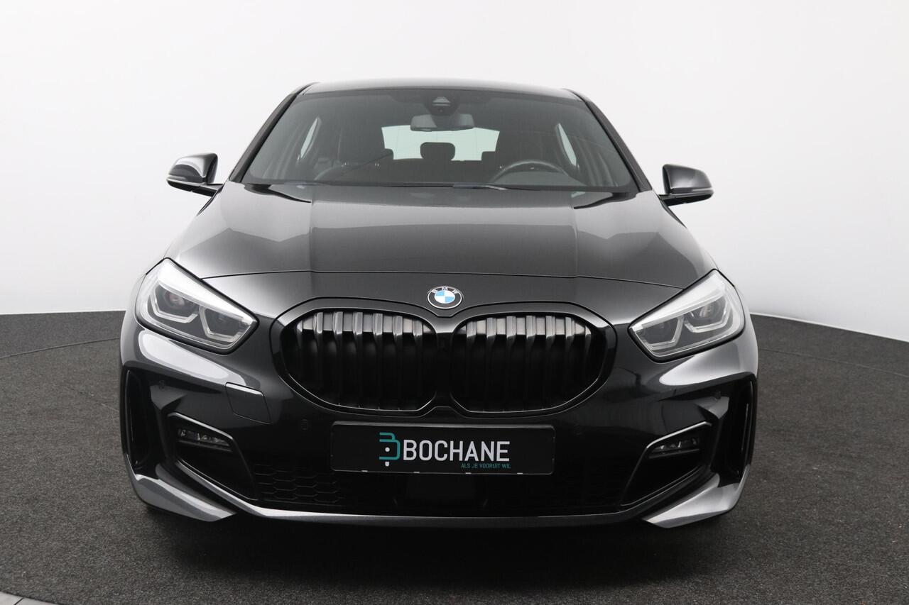 BMW 1-SERIE 118i M-sport | Sfeerverlichting | Sportstoelen | Sportline
