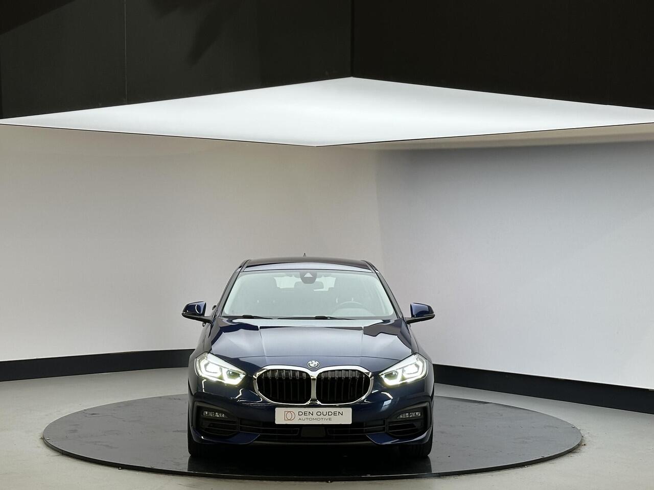 BMW 1-SERIE 118i Executive Edition Automaat| LM velgen | NL Auto