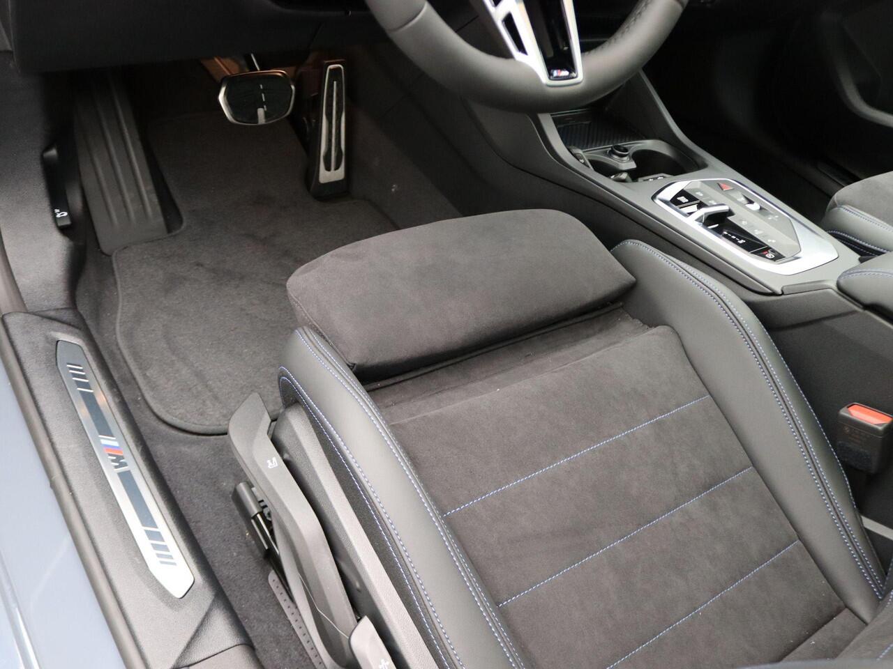 BMW 1-SERIE 120 M Sport Design Edition | Glazen Panoramadak | Driving Assistant Plus | Head-Up Display | Head-Up Display | 18" | Ekris Selection