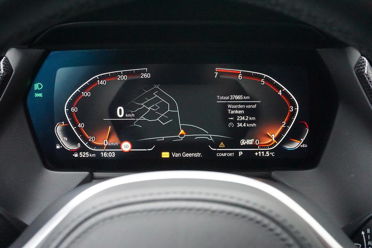 BMW 1-SERIE 118i SPORTLINE | Apple Carplay | Half Leder | Live Cockpit