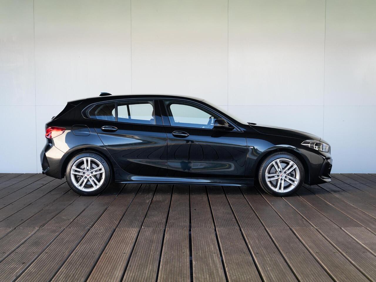 BMW 1-SERIE 120i | High Executive | M Sport | Stoelverwarming | Cruise Control | 17''