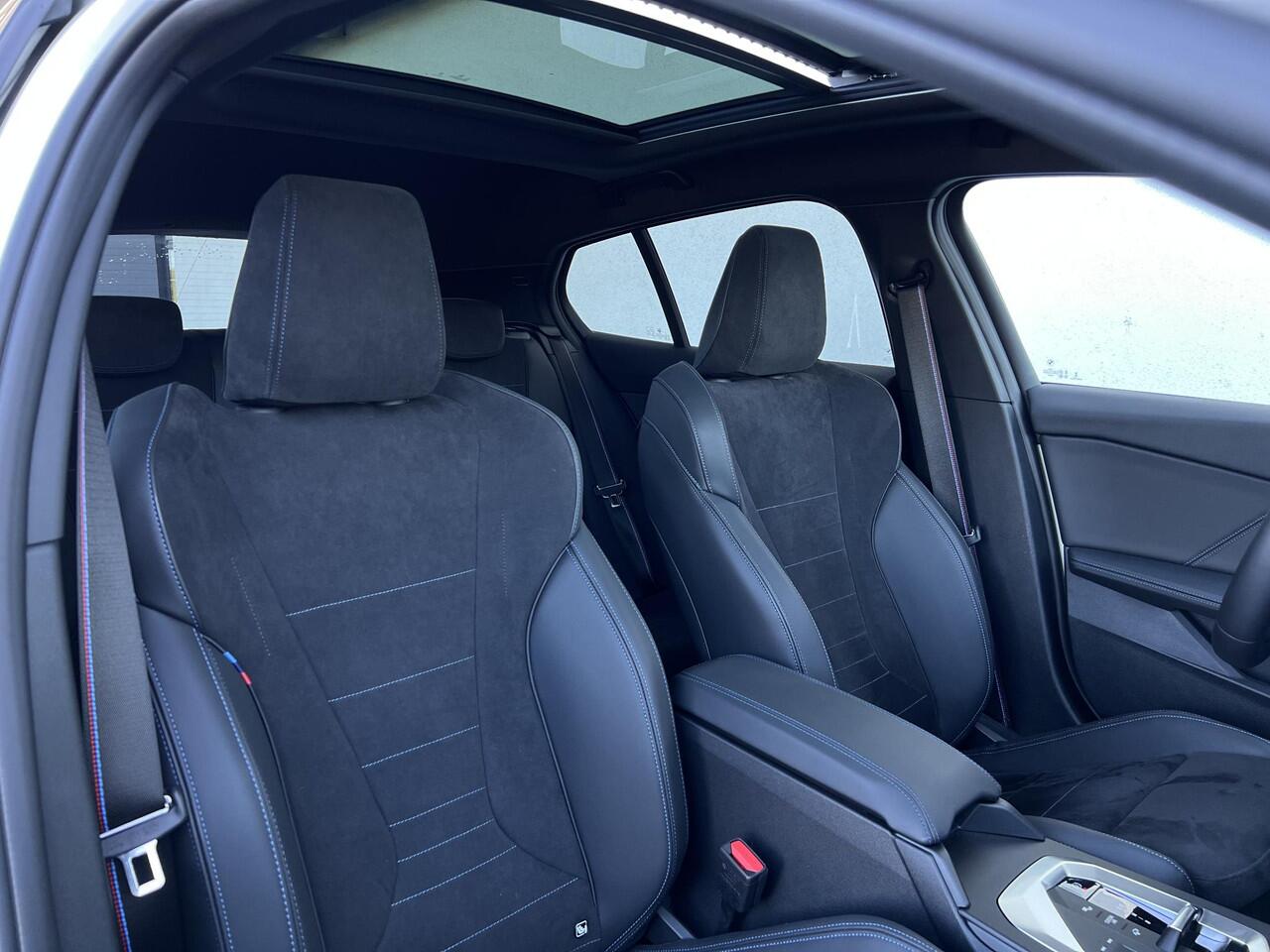 BMW 1-SERIE 120 5-deurs | M Sportpakket Pro | Pano | Premium Pack | Ekris Selection