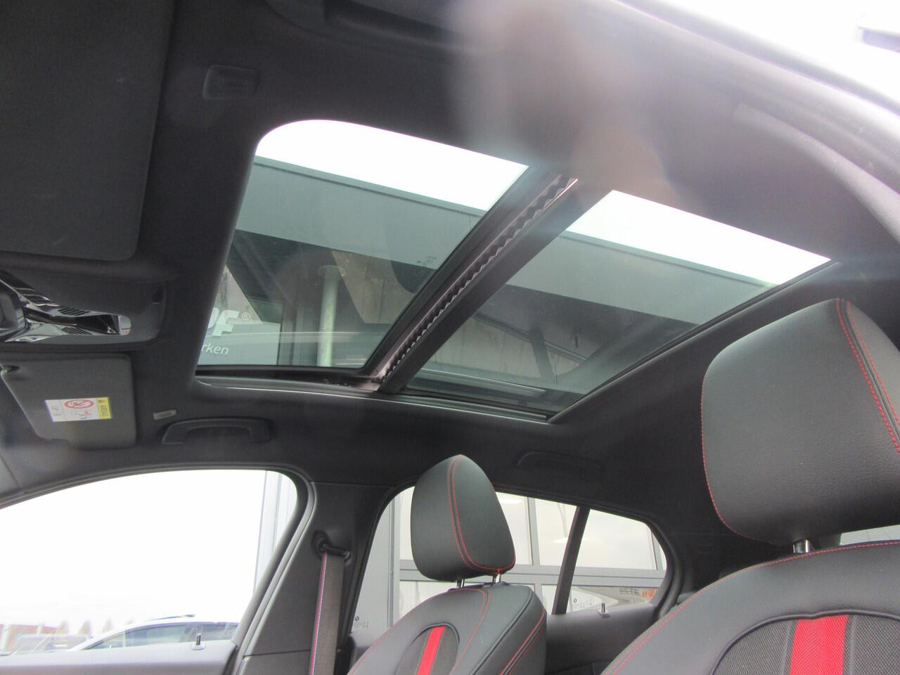 BMW 1-SERIE 128ti 266PK M Sport Automaat, Panoramadak, Cockpit Pro, Park Assist