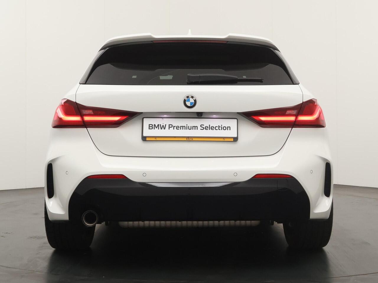 BMW 1-SERIE 118i | M Sport Pro | 19inch | Panoramadak |