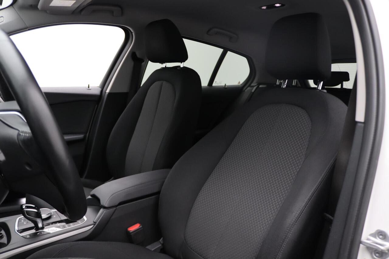 BMW 1-SERIE 5-deurs 118i Executive | Audio Media Pack | Extra Getint Glas Achter | DAB | HiFi | 16''