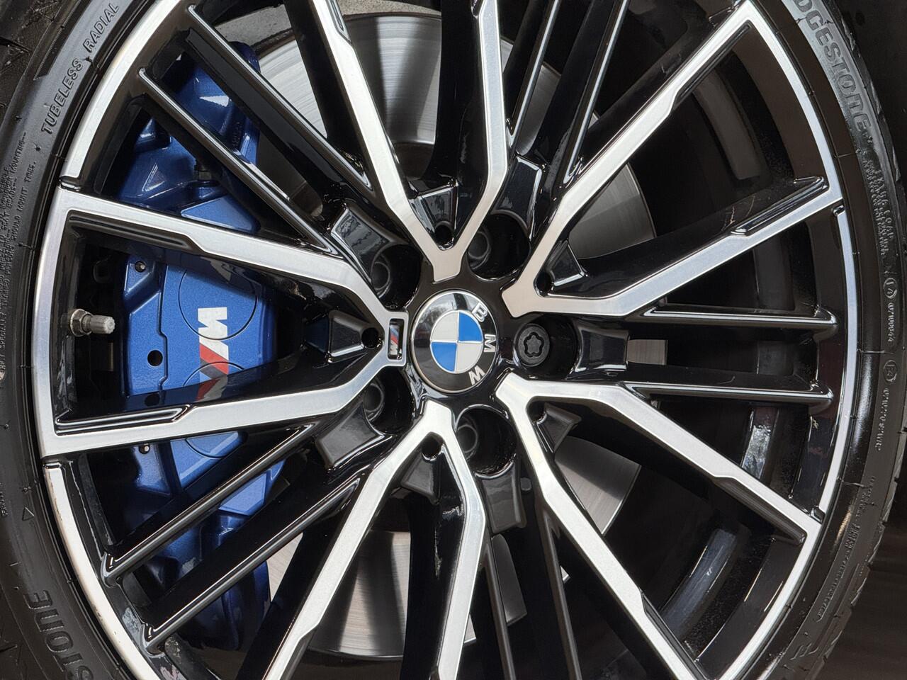 BMW 1-SERIE M135i xDrive High Executive Navi | 19" | Alcantara | Camera | PDC V+A |