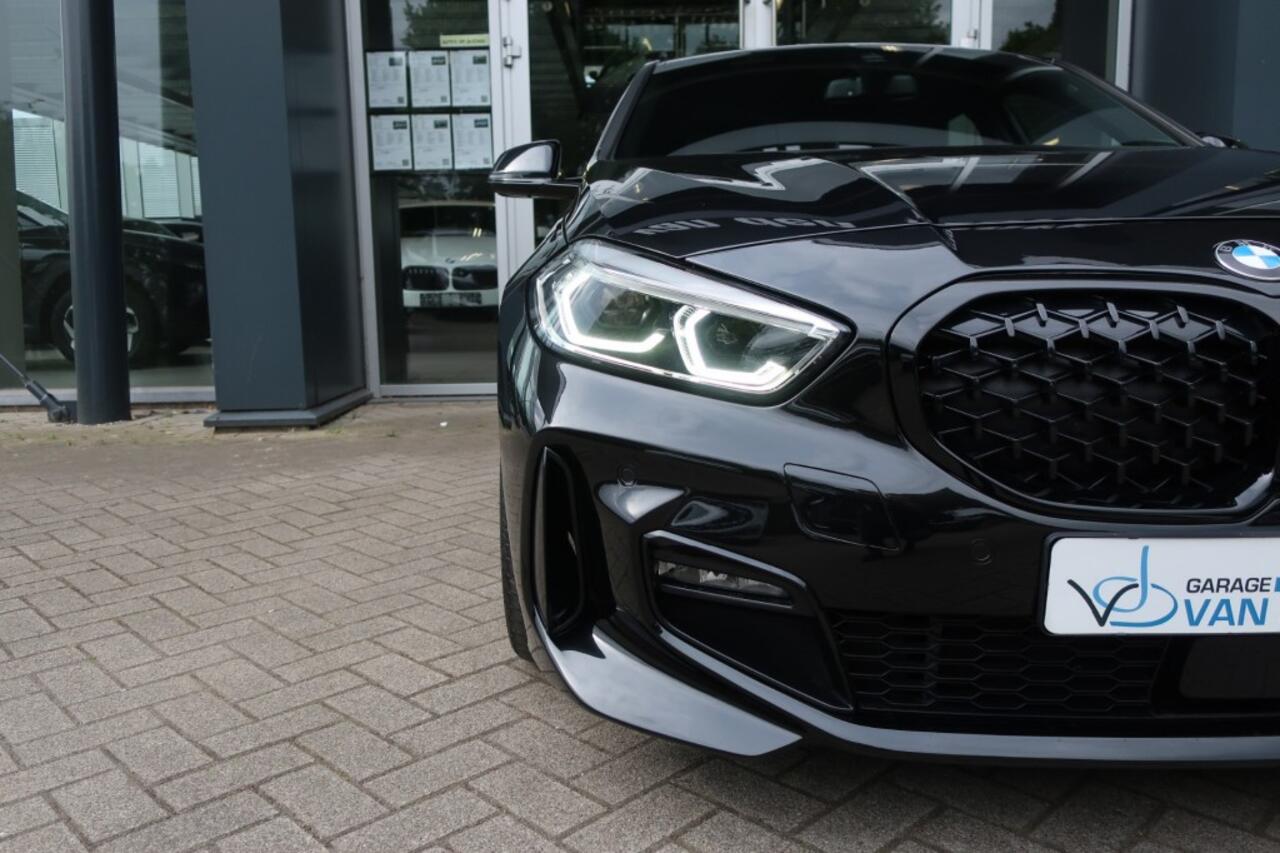 BMW 1-SERIE 118I M-SPORT, LED Verlichting, Navi, Clima, etc.