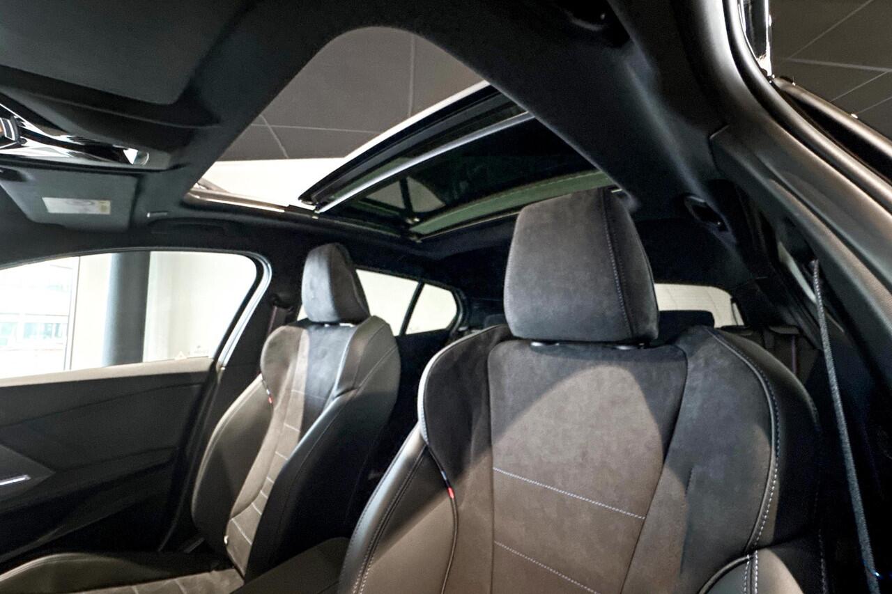 BMW 1-SERIE 120 M Sport Design Edition | Glazen Panoramadak | Harman Kardon | Stoelverwarming | Achteruitrijcamera |